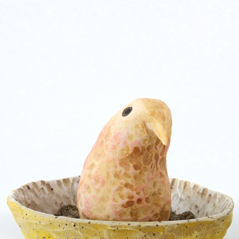 Perroquet stylé et bol à écailles. Porcelaine et grès. 2024-2025.
300$