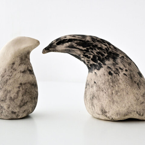 25. Couple tacheté. Porcelaine. Environ 3 x 6 x 3". 2024.
250$